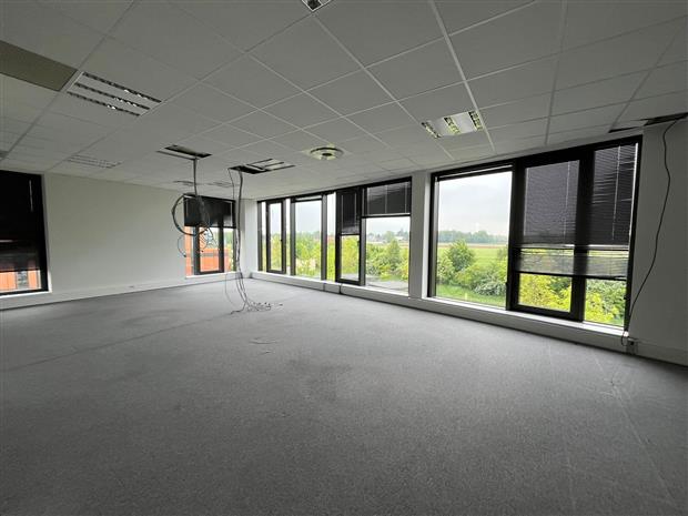 Bureau Location 59810 LESQUIN