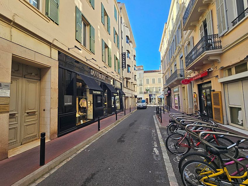 Commerce Location 06400 CANNES
