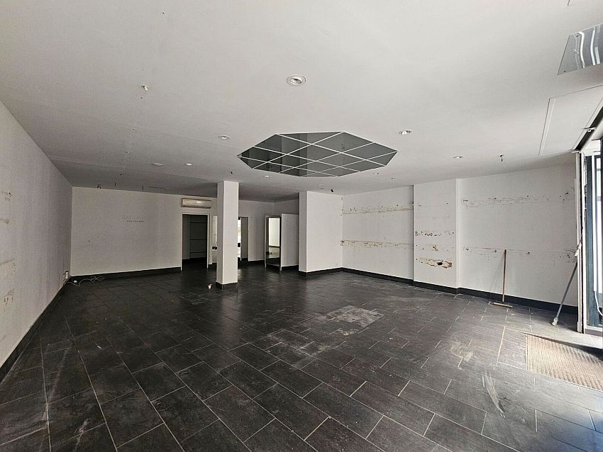 Commerce Location 06400 CANNES