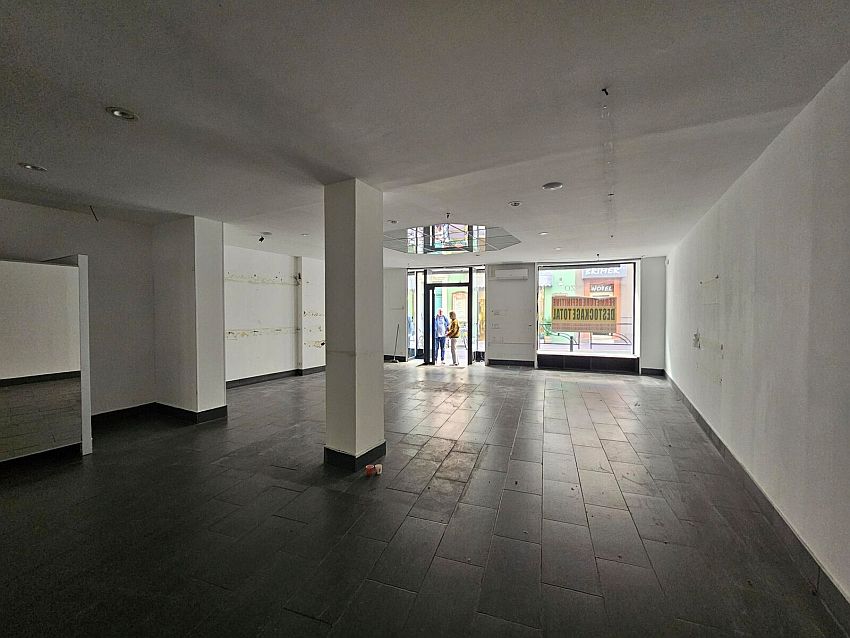 Commerce Location 06400 CANNES