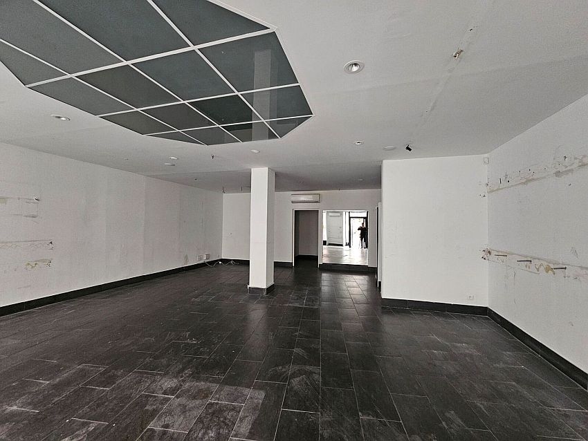 Commerce Location 06400 CANNES