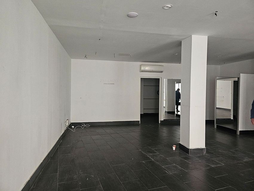 Commerce Location 06400 CANNES