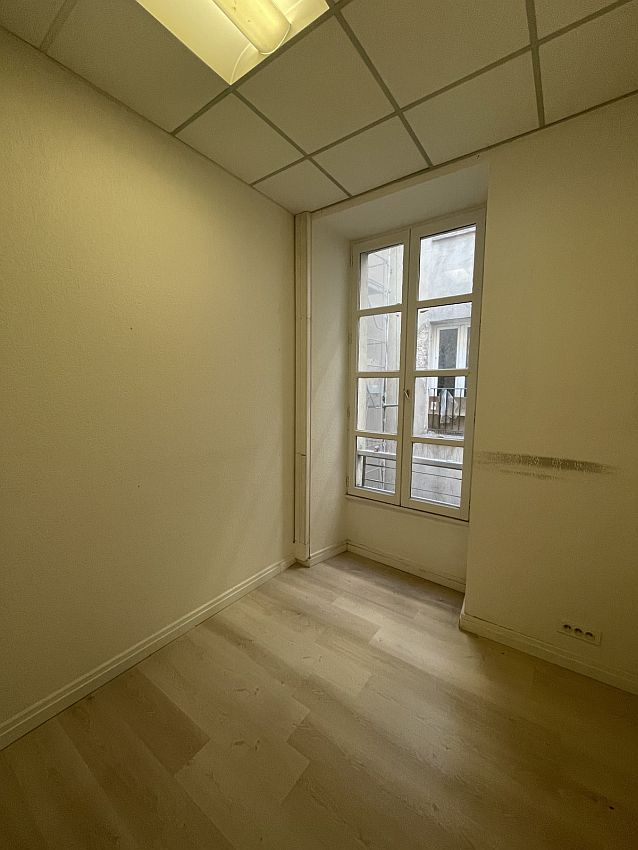 Bureau Location 83000 TOULON