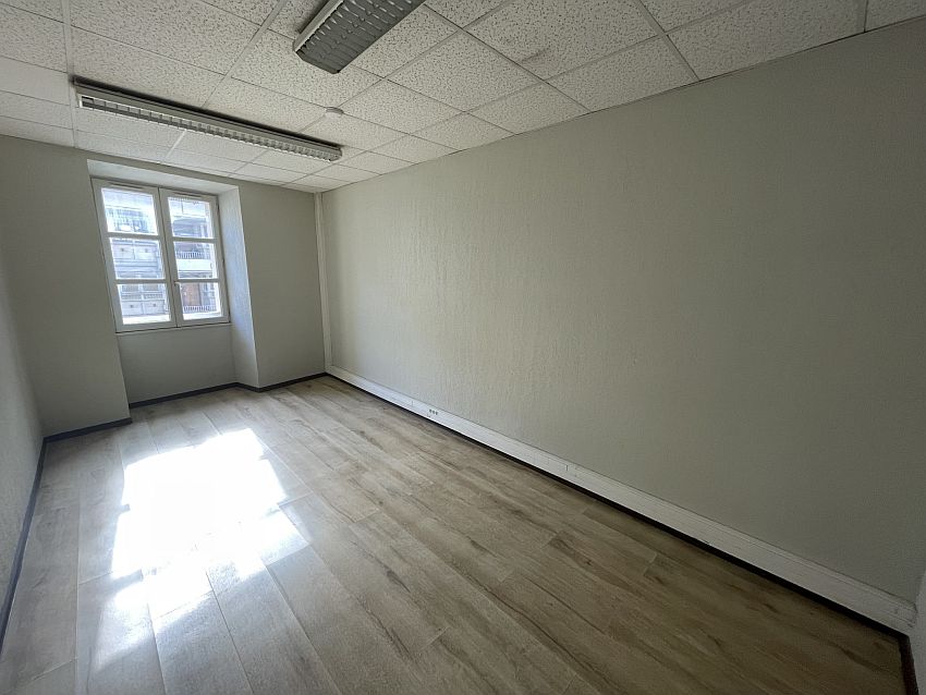 Bureau Location 83000 TOULON