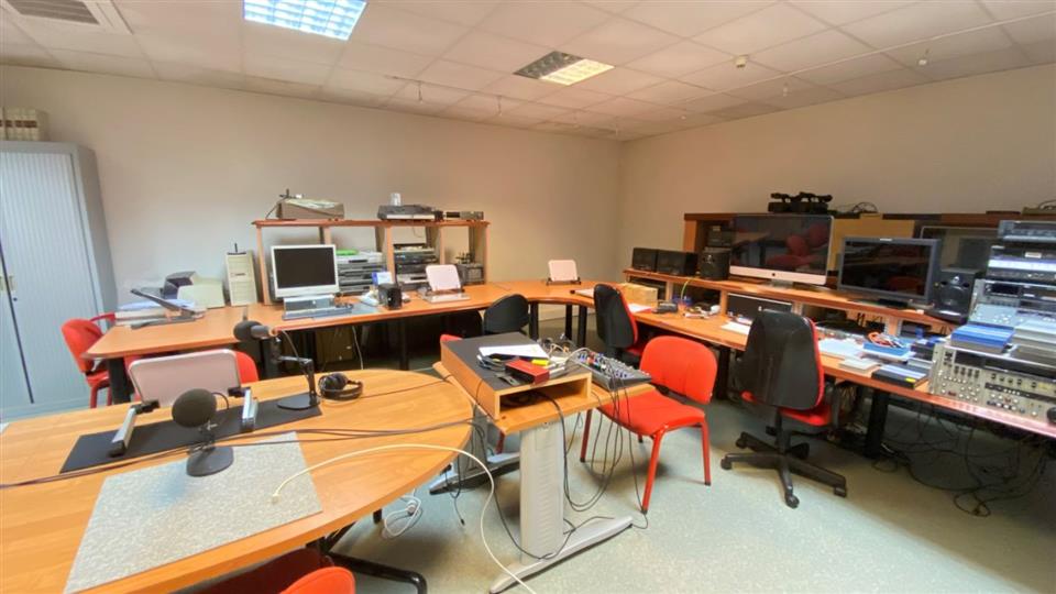 Local d'activités Location 93100 MONTREUIL
