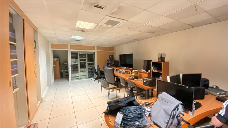 Local d'activités Location 93100 MONTREUIL