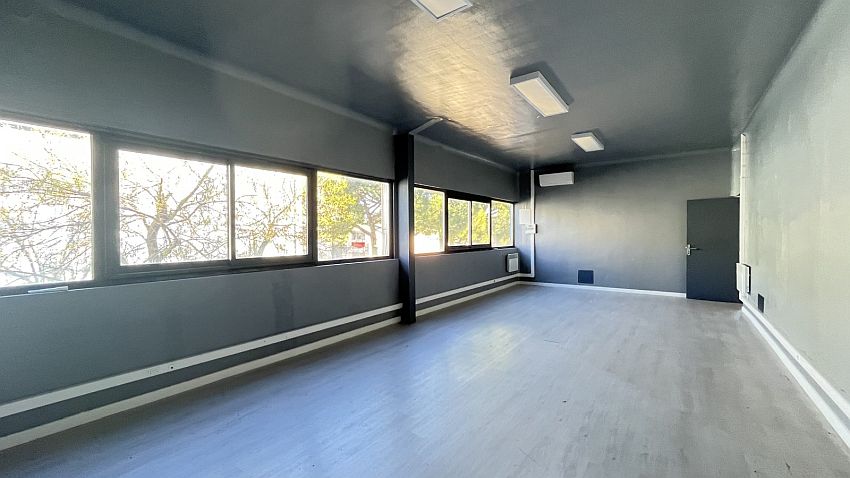 Local d'activités Location 06150 CANNES