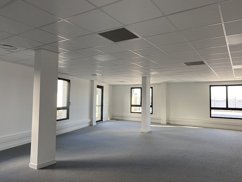 Bureau Location 34790 GRABELS