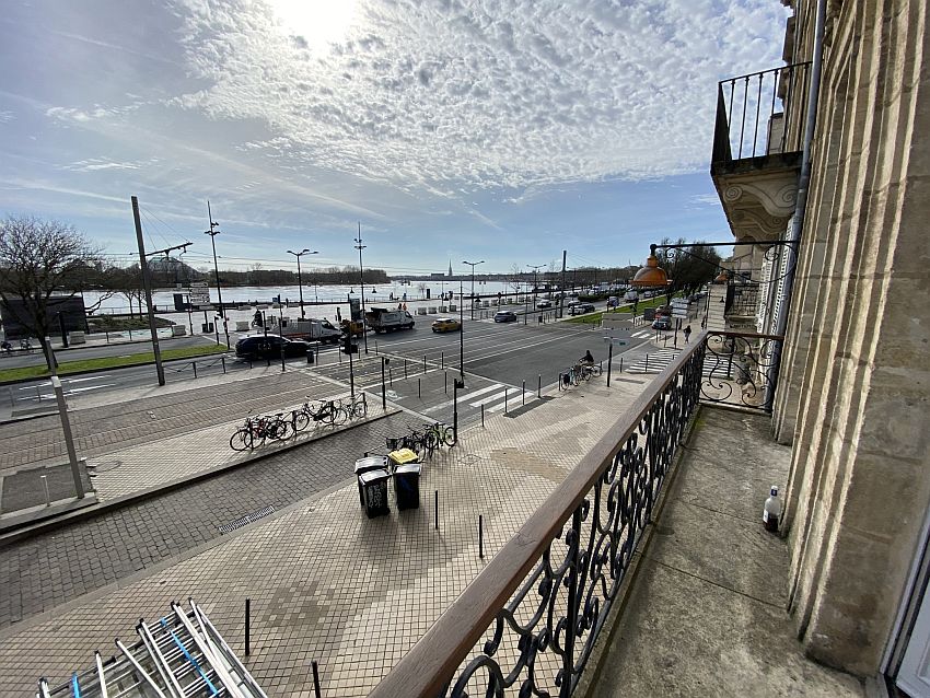 Bureau Location 33000 BORDEAUX 62 QUAI DES CHARTRONS