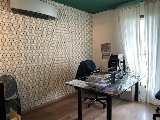 Local d'activités Location 69400 GLEIZE