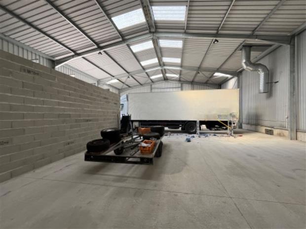 Local d'activités Location 69800 ST PRIEST