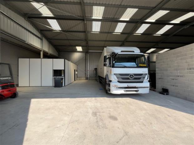 Local d'activités Location 69800 ST PRIEST