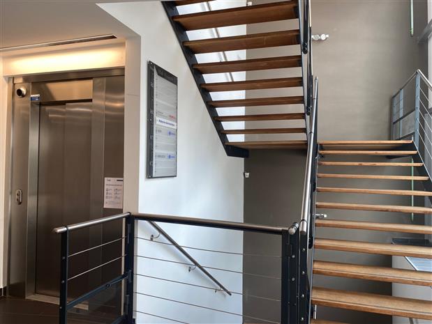 Bureau Vente 69125 COLOMBIER SAUGNIEU  AEROPORT LYON SAINT EXUPERY