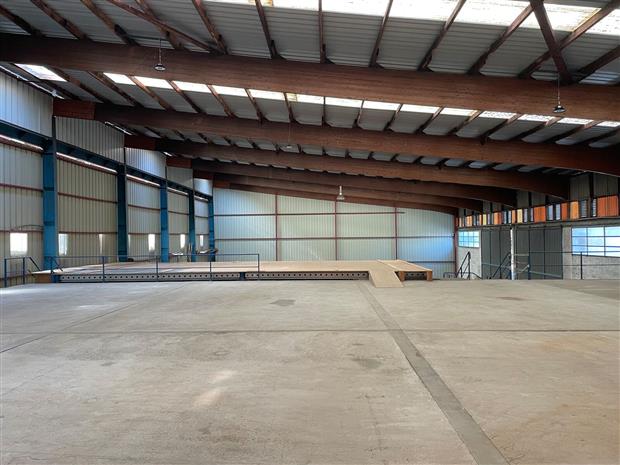 Local d'activités Location 06150 CANNES