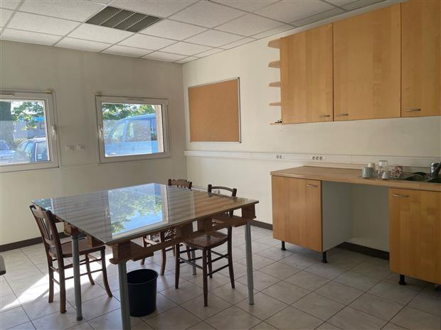 Local d'activités Location 69120 VAULX EN VELIN