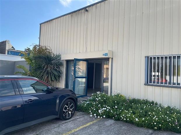 Local d'activités Location 83320 CARQUEIRANNE