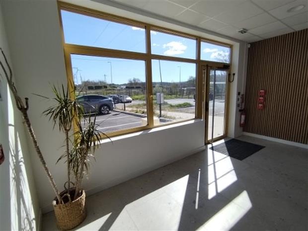 Bureau Location 13790 ROUSSET