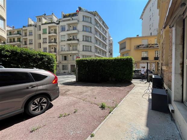 Bureau Location 06000 NICE