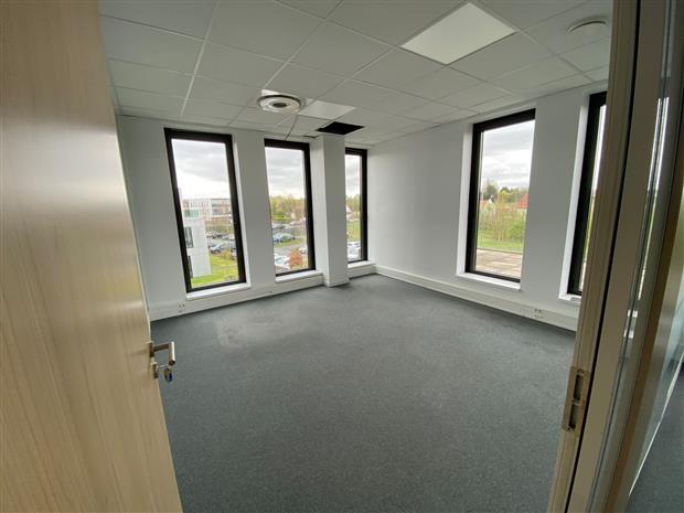 Bureau Location 59810 LESQUIN