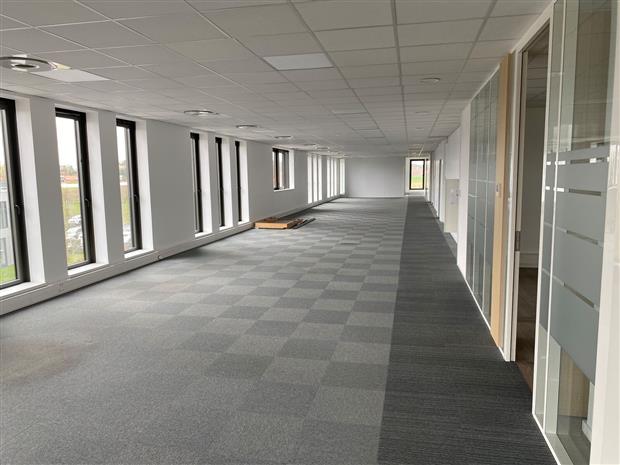 Bureau Location 59810 LESQUIN