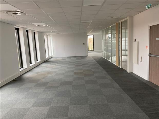 Bureau Location 59810 LESQUIN