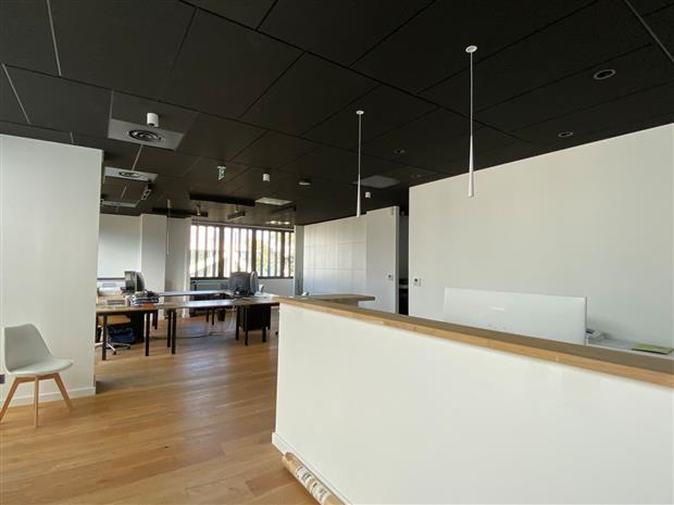 Bureau Location 34130 MAUGUIO