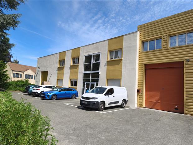 Local d'activités Location 78114 MAGNY LES HAMEAUX