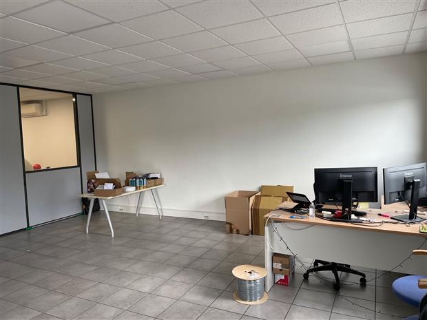 Local d'activités Location 69120 VAULX EN VELIN