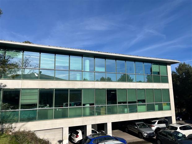 Bureau Location 06410 BIOT