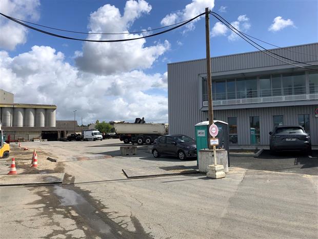 Terrain Location 33530 BASSENS