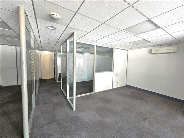 Commerce Location 06600 ANTIBES