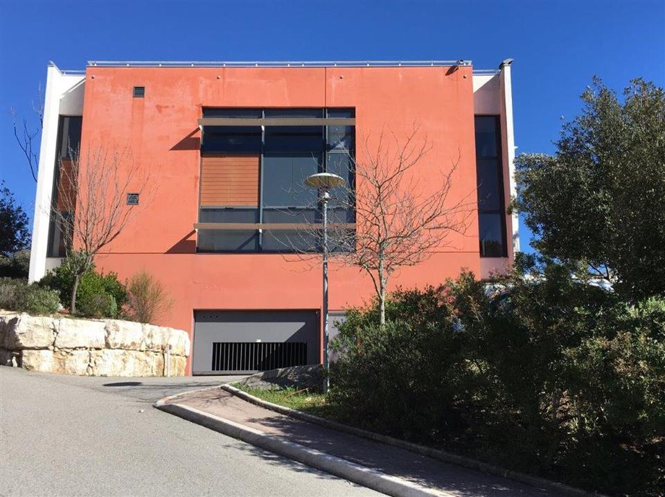 Bureau Location 06410 BIOT