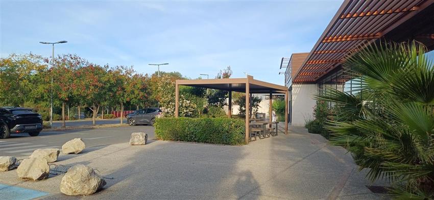Commerce Location 34920 LE CRES