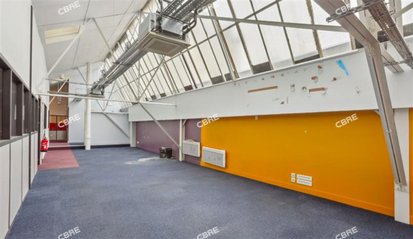 Local d'activités Location 93100 MONTREUIL