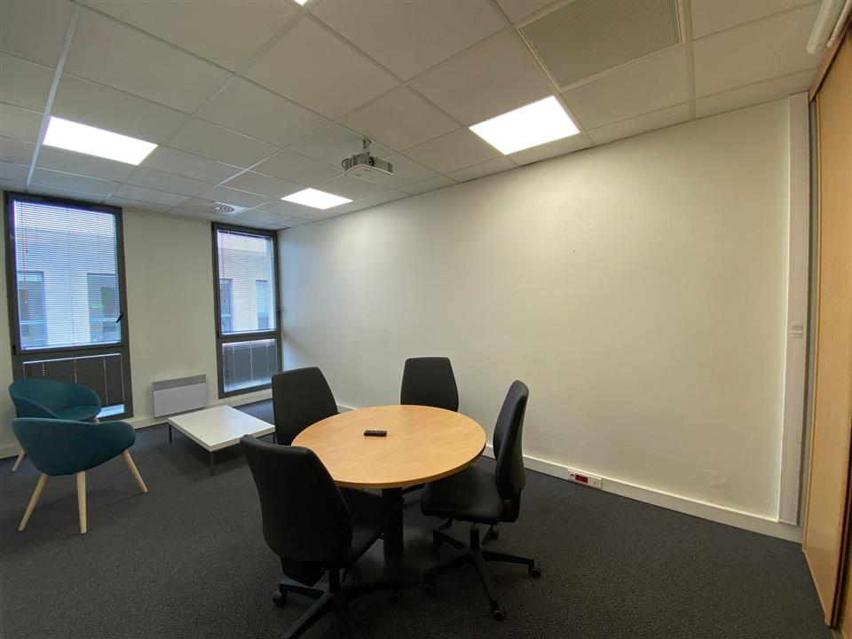 Bureau Location 35000 RENNES 11 RUE LOUIS KERAUTRET BOTMEL