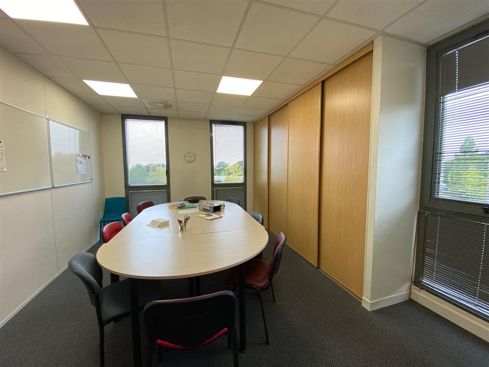 Bureau Location 35000 RENNES 11 RUE LOUIS KERAUTRET BOTMEL