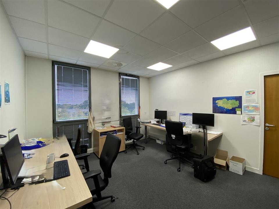 Bureau Location 35000 RENNES 11 RUE LOUIS KERAUTRET BOTMEL