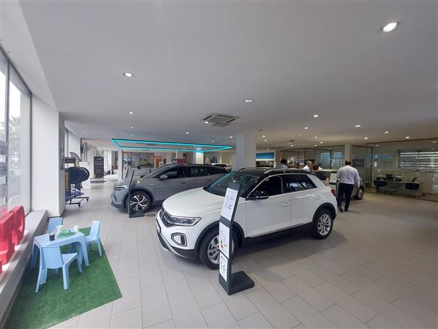 Commerce Location 06600 ANTIBES