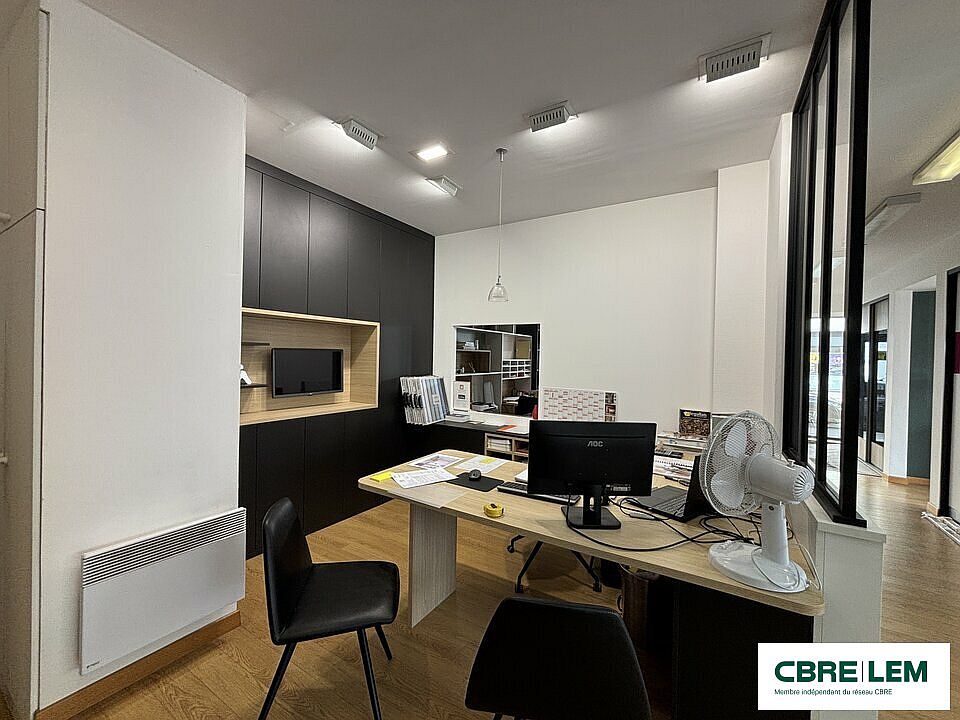 Commerce Location 14000 CAEN