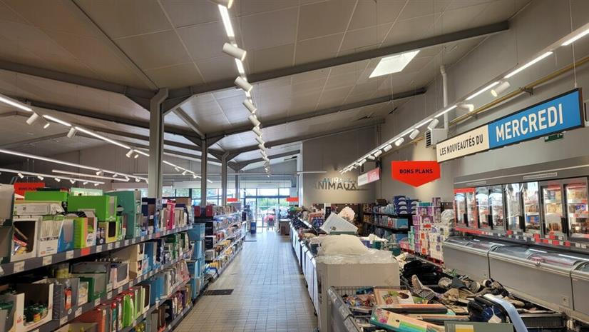 Commerce Location 76240 LE MESNIL ESNARD