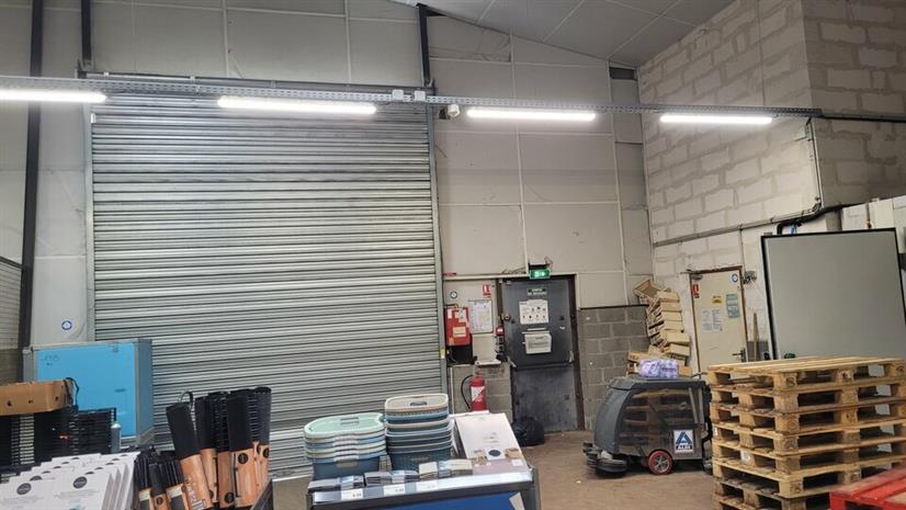 Commerce Location 76240 LE MESNIL ESNARD