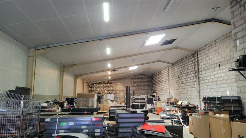 Commerce Location 76240 LE MESNIL ESNARD