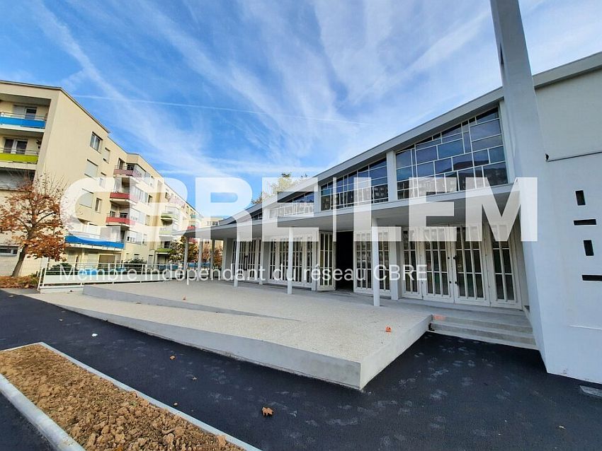 Commerce Location 76300 SOTTEVILLE LES ROUEN