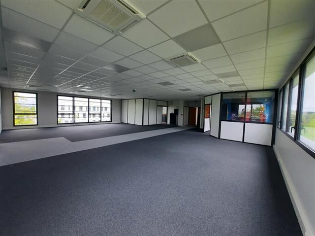 Bureau Location 76230 ISNEAUVILLE