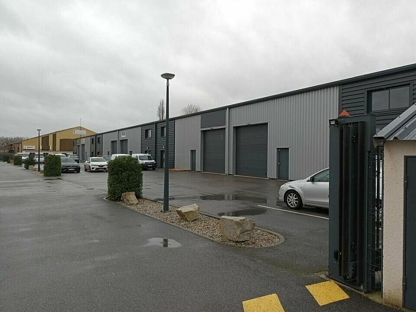 Local d'activités Location 78550 HOUDAN
