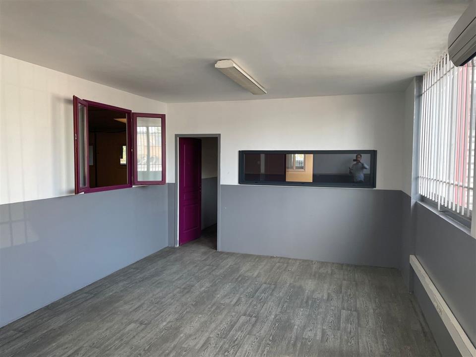 Local d'activités Location 83170 BRIGNOLES