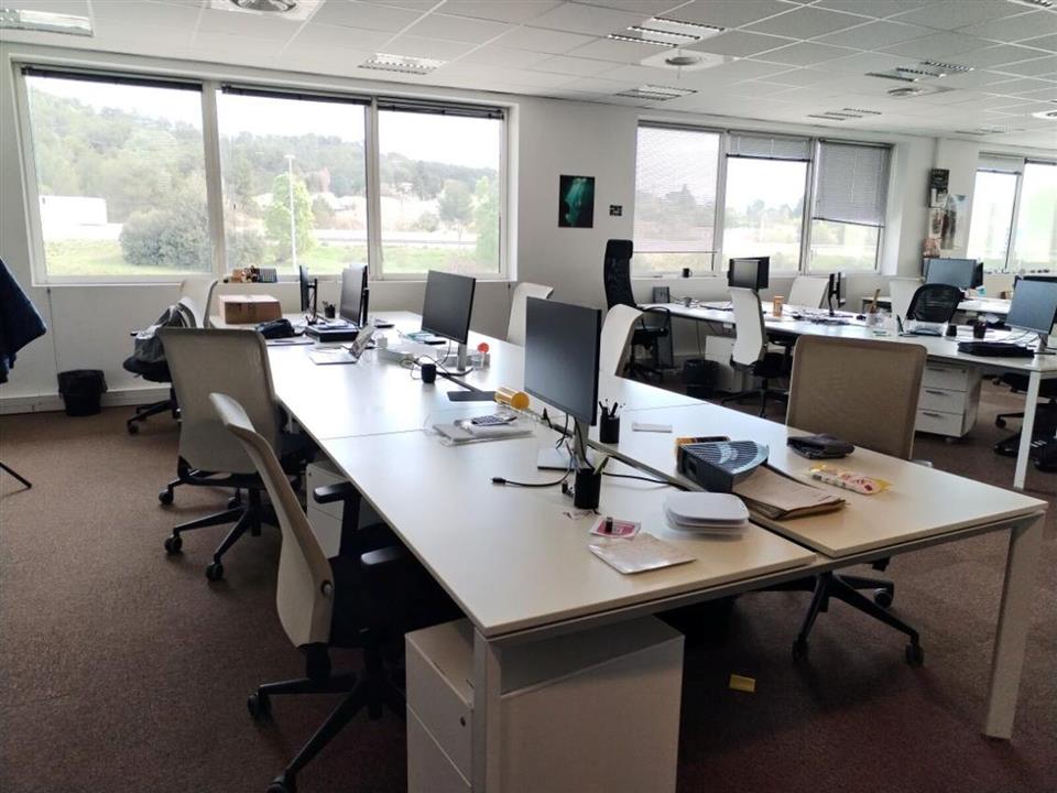 Bureau Location 13590 MEYREUIL