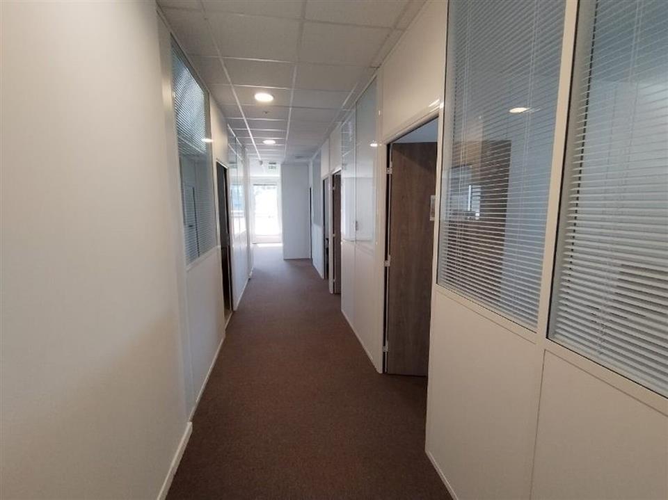 Bureau Location 13590 MEYREUIL