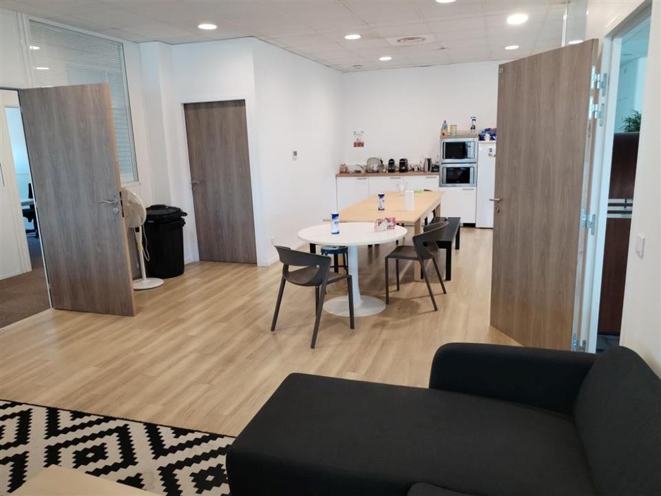 Bureau Location 13590 MEYREUIL
