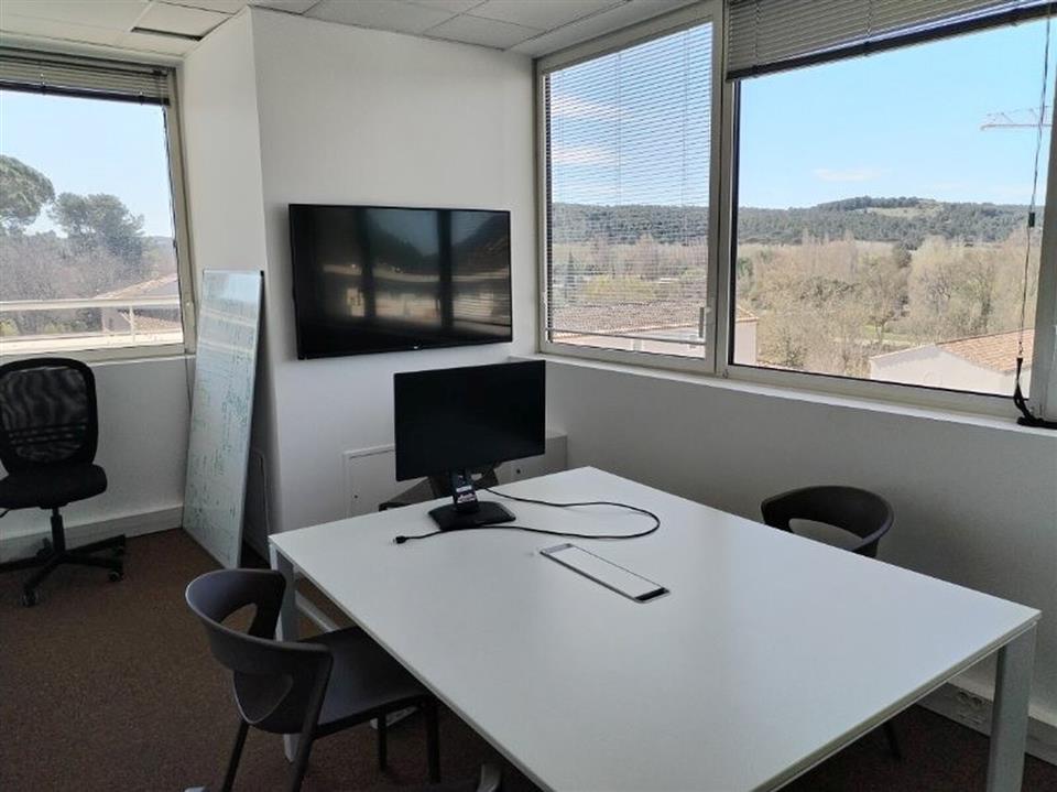 Bureau Location 13590 MEYREUIL